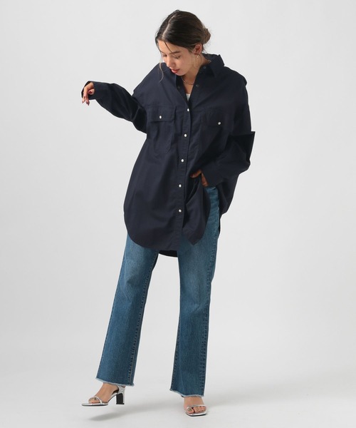 BAYFLOW（ベイフロー）の「[ヒップまでカバーする着丈]コットンツイルビッグシャツ（シャツ/ブラウス・レディース・ネイビー/ライトグレー/カーキ・X-SMALL/SMALL/MEDIUM）」の18枚目の写真