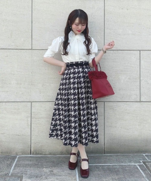 an another angelus（アンアナザーアンジェラス）の「チュールリボンタイ5分袖シャツ/ananotherangelus（シャツ/ブラウス・レディース・オフホワイト/ホワイト×グレー・FREE）」の4枚目の写真