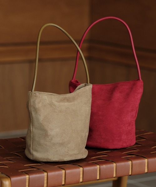 ZAKKA-BOX(ザッカボックス)の「フェイクスウェードシリンダーバッグ(ショルダーバッグ・レディース・レッド/ベージュ・FREE)」の3枚目の写真