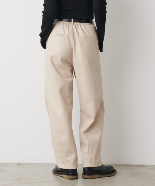 Lui's（ルイス）の「フェイクレザーバレルパンツ（その他パンツ
