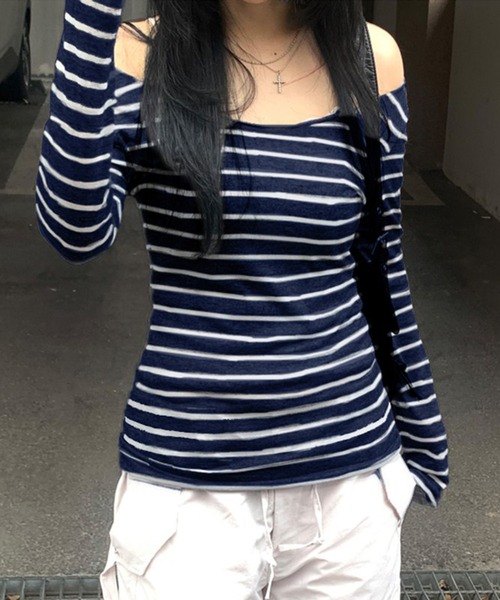 MEMECLE(メメクル)の「【 MEMECLE / メメクル 】レトロストライプ オフショルダーフィット Tシャツ(Tシャツ/カットソー・レディース・ダークグレー/グレー/ブルー・S/M)」の3枚目の写真