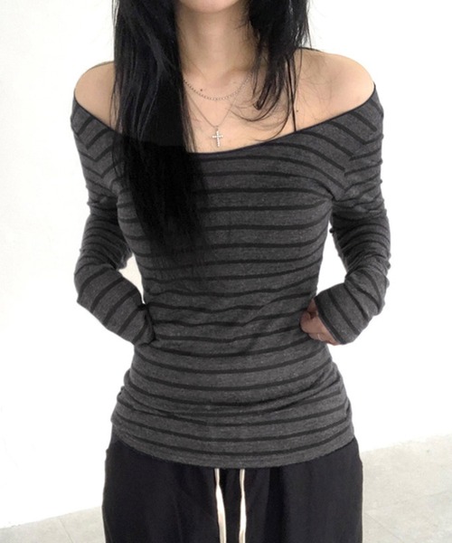MEMECLE(メメクル)の「【 MEMECLE / メメクル 】レトロストライプ オフショルダーフィット Tシャツ(Tシャツ/カットソー・レディース・ダークグレー/グレー/ブルー・S/M)」の1枚目の写真