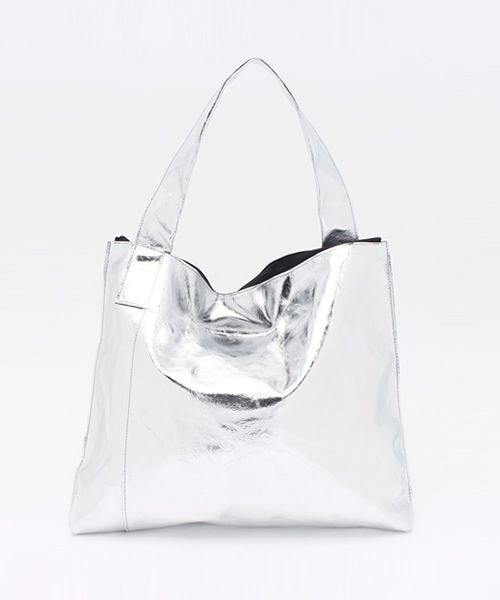 PATRICK STEPHAN(パトリックステファン)の「Leather shoulder bag 'simple' metallique ショルダーバッグ(ショルダーバッグ)」|シルバー