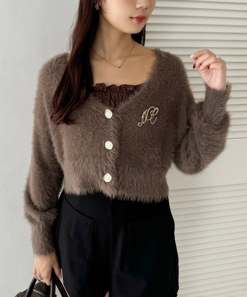 one after another NICE CLAUP（ワンアフターアナザーナイスクラップ）の「ゴールドボタンフェザーショートカーディガン（カーディガン/ボレロ・レディース・アイボリー/ライトピンク/ブラウン/モカ/サックスブルー・FREE）」の2枚目の写真