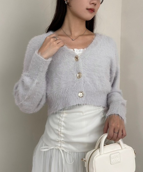 one after another NICE CLAUP（ワンアフターアナザーナイスクラップ）の「ゴールドボタンフェザーショートカーディガン（カーディガン/ボレロ・レディース・アイボリー/ライトピンク/ブラウン/モカ/サックスブルー・FREE）」の4枚目の写真