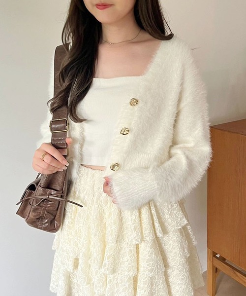 one after another NICE CLAUP（ワンアフターアナザーナイスクラップ）の「ゴールドボタンフェザーショートカーディガン（カーディガン/ボレロ・レディース・アイボリー/ライトピンク/ブラウン/モカ/サックスブルー・FREE）」の8枚目の写真