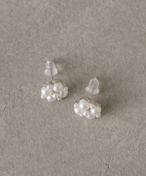 Actually（アクチュアリー）の「Pearl Mini Pierce（ピアス（両耳用）・レディース・シルバー・フリー）」の4枚目の写真