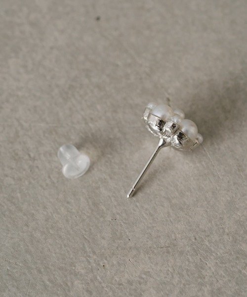 Actually（アクチュアリー）の「Pearl Mini Pierce（ピアス（両耳用）・レディース・シルバー・フリー）」の6枚目の写真