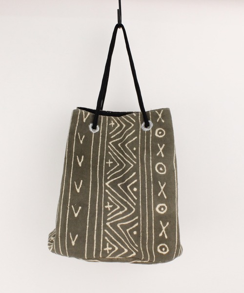 UNBILLION(アンビリオン)の「アフリカンスクエアー AFRICANSQUARE / 泥染め巾着(ショルダーバッグ・レディース・グレー・FREE)」の2枚目の写真