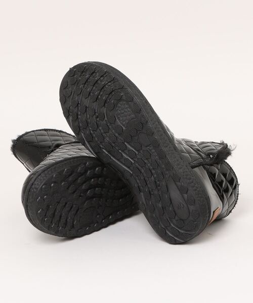 shoes365(シューズスリーシックスファイヴ)の「【shoes365】キルティング内ボアショートブーツ(ブーツ・レディース・ブラック/ホワイト・23.0cm/23.5cm/24.0cm/24.5cm/25.0cm/25.5cm)」の4枚目の写真