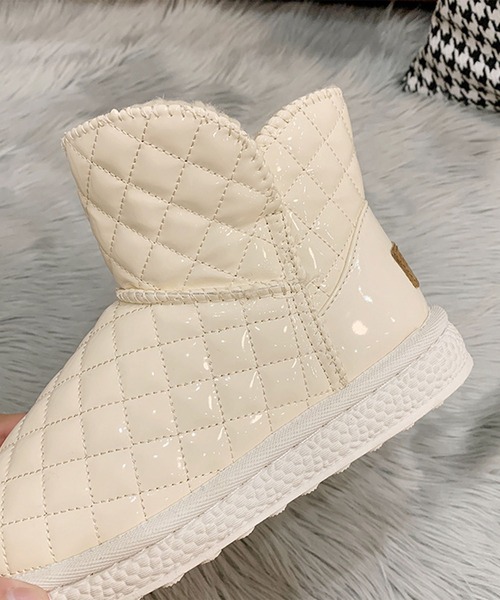 shoes365(シューズスリーシックスファイヴ)の「【shoes365】キルティング内ボアショートブーツ(ブーツ・レディース・ブラック/ホワイト・23.0cm/23.5cm/24.0cm/24.5cm/25.0cm/25.5cm)」の15枚目の写真
