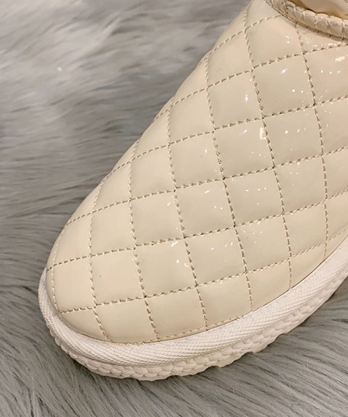 shoes365(シューズスリーシックスファイヴ)の「【shoes365】キルティング内ボアショートブーツ(ブーツ・レディース・ブラック/ホワイト・23.0cm/23.5cm/24.0cm/24.5cm/25.0cm/25.5cm)」の16枚目の写真