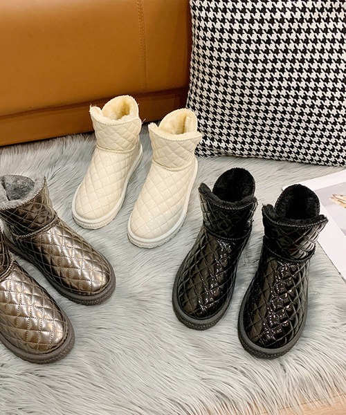 shoes365(シューズスリーシックスファイヴ)の「【shoes365】キルティング内ボアショートブーツ(ブーツ・レディース・ブラック/ホワイト・23.0cm/23.5cm/24.0cm/24.5cm/25.0cm/25.5cm)」の14枚目の写真