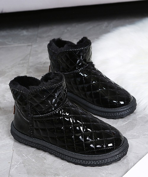 shoes365(シューズスリーシックスファイヴ)の「【shoes365】キルティング内ボアショートブーツ(ブーツ・レディース・ブラック/ホワイト・23.0cm/23.5cm/24.0cm/24.5cm/25.0cm/25.5cm)」の7枚目の写真
