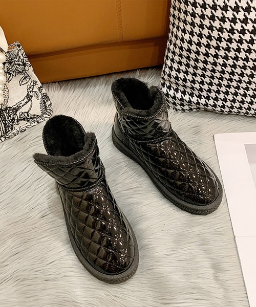 shoes365(シューズスリーシックスファイヴ)の「【shoes365】キルティング内ボアショートブーツ(ブーツ・レディース・ブラック/ホワイト・23.0cm/23.5cm/24.0cm/24.5cm/25.0cm/25.5cm)」の8枚目の写真