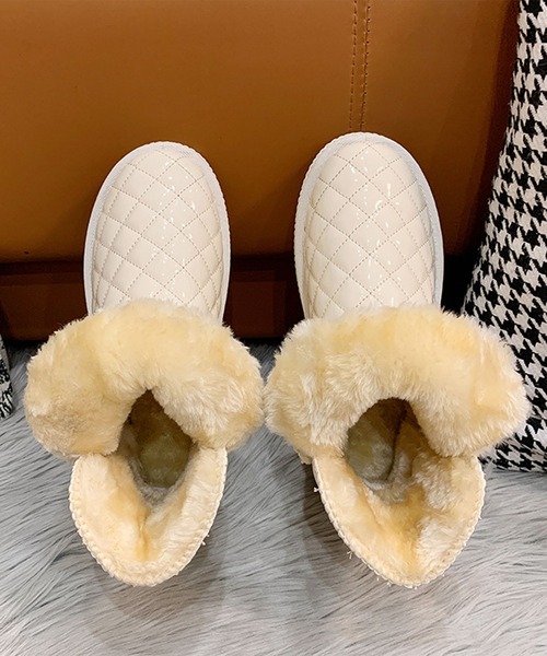 shoes365(シューズスリーシックスファイヴ)の「【shoes365】キルティング内ボアショートブーツ(ブーツ・レディース・ブラック/ホワイト・23.0cm/23.5cm/24.0cm/24.5cm/25.0cm/25.5cm)」の9枚目の写真