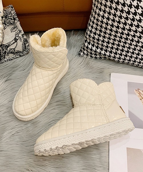 shoes365(シューズスリーシックスファイヴ)の「【shoes365】キルティング内ボアショートブーツ(ブーツ・レディース・ブラック/ホワイト・23.0cm/23.5cm/24.0cm/24.5cm/25.0cm/25.5cm)」の10枚目の写真