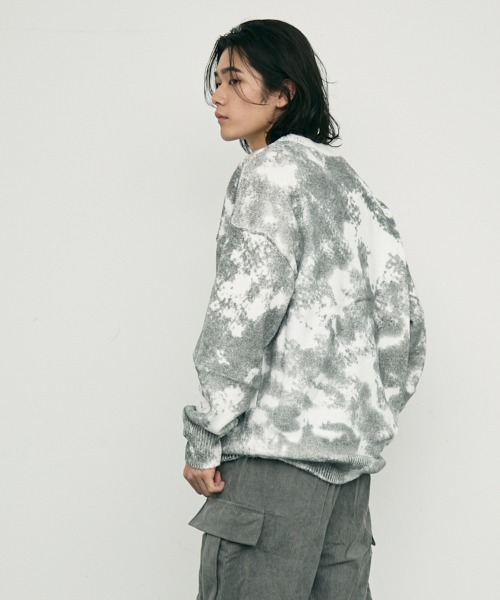 Shoowtime(ショウタイム)の「all over printed crew knit sweater / オールオーバープリンテッドクルーニットセーター(ニット/セーター・メンズ・ホワイト/ブラック/グレー・MEDIUM/X-LARGE/LARGE)」の9枚目の写真
