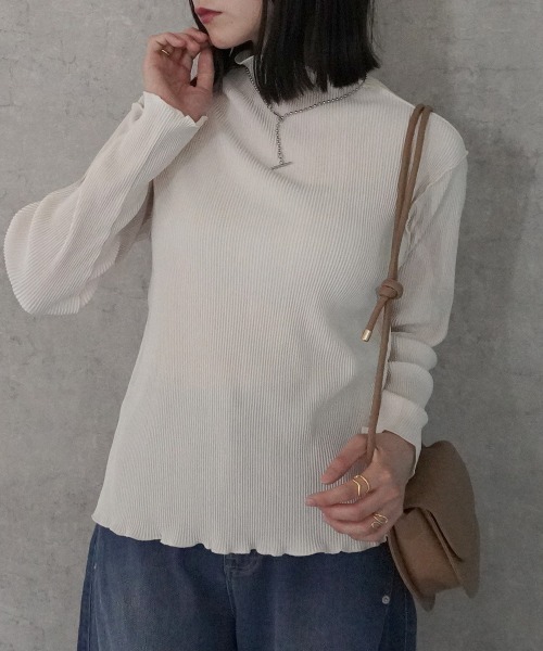 SELECT LEVERY(セレクトリベリー)の「2wayマットサテンプリーツプルオーバー(Tシャツ/カットソー・レディース・ブラック/グレイッシュベージュ/アイボリー・MEDIUM)」の1枚目の写真