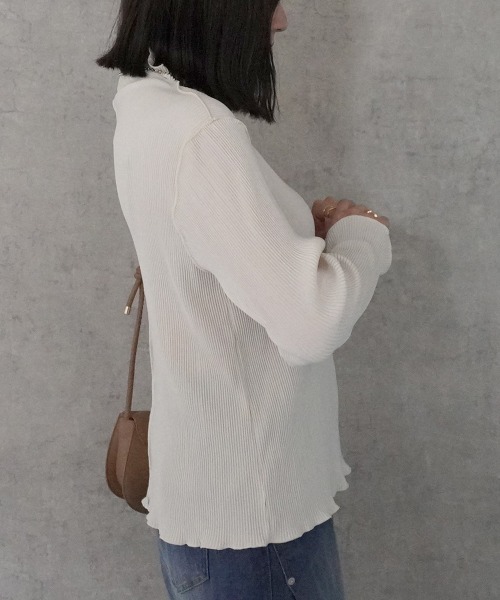 SELECT LEVERY(セレクトリベリー)の「2wayマットサテンプリーツプルオーバー(Tシャツ/カットソー・レディース・ブラック/グレイッシュベージュ/アイボリー・MEDIUM)」の4枚目の写真
