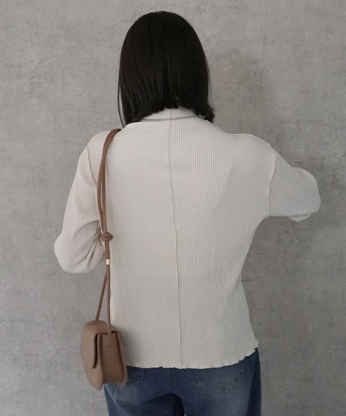 SELECT LEVERY(セレクトリベリー)の「2wayマットサテンプリーツプルオーバー(Tシャツ/カットソー・レディース・ブラック/グレイッシュベージュ/アイボリー・MEDIUM)」の5枚目の写真