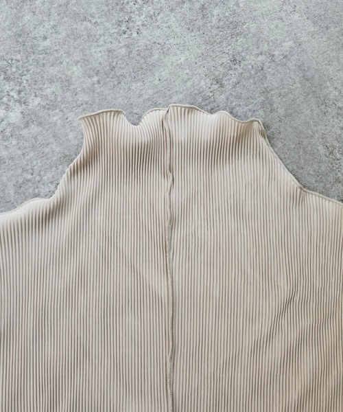 SELECT LEVERY(セレクトリベリー)の「2wayマットサテンプリーツプルオーバー(Tシャツ/カットソー・レディース・ブラック/グレイッシュベージュ/アイボリー・MEDIUM)」の12枚目の写真