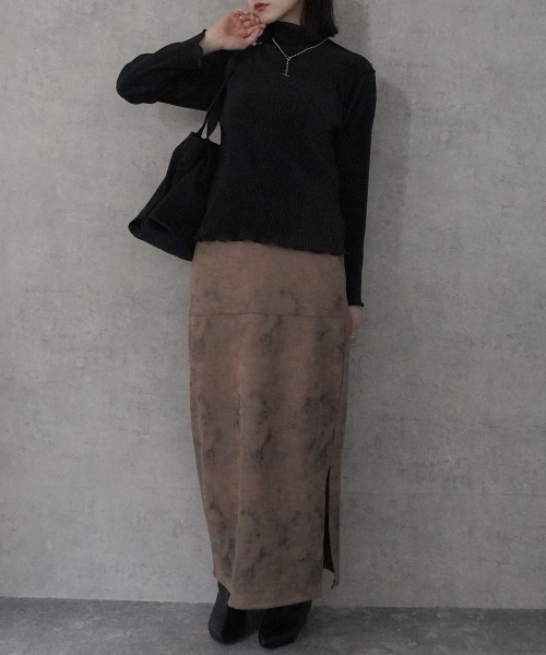 SELECT LEVERY(セレクトリベリー)の「2wayマットサテンプリーツプルオーバー(Tシャツ/カットソー・レディース・ブラック/グレイッシュベージュ/アイボリー・MEDIUM)」の17枚目の写真