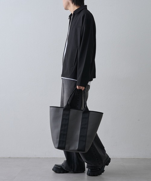 COLONY 2139(コロニートゥーワンスリーナイン)の「シンプルラージトートバッグ(トートバッグ・メンズ・ブラック/グレー・FREE)」の16枚目の写真