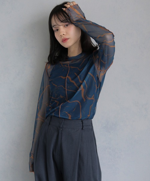 cheriella(シェリエラ)の「【cheriella】累計6000枚販売!!フィンガーホールマーブルハイネックシアートップス長袖 OVER 6000 SOLD! FINGER HOLE MARBLE HIGH-NECK SHEER LONG TOPS(Tシャツ/カットソー・レディース・グレー/ブルーグリーン/ワイン/グレイッシュベージュ/ブラック/ブルー・M)」の5枚目の写真