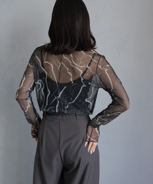 cheriella(シェリエラ)の「【cheriella】累計6000枚販売!!フィンガーホールマーブルハイネックシアートップス長袖 OVER 6000 SOLD! FINGER HOLE MARBLE HIGH-NECK SHEER LONG TOPS(Tシャツ/カットソー・レディース・グレー/ブルーグリーン/ワイン/グレイッシュベージュ/ブラック/ブルー・M)」の14枚目の写真