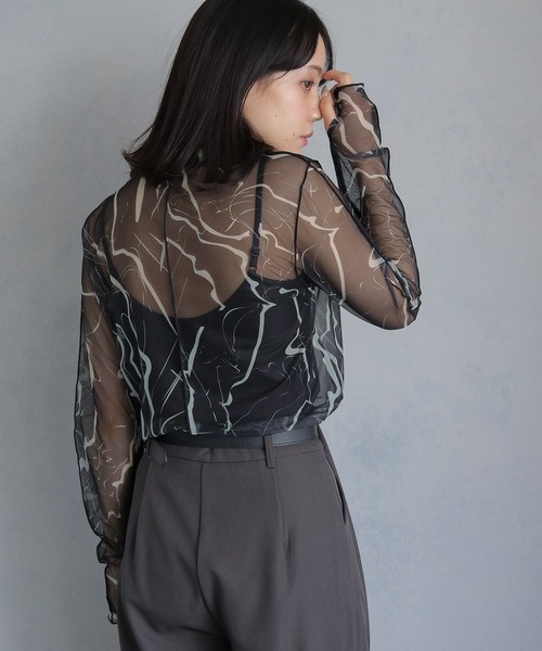 cheriella(シェリエラ)の「【cheriella】累計6000枚販売!!フィンガーホールマーブルハイネックシアートップス長袖 OVER 6000 SOLD! FINGER HOLE MARBLE HIGH-NECK SHEER LONG TOPS(Tシャツ/カットソー・レディース・グレー/ブルーグリーン/ワイン/グレイッシュベージュ/ブラック/ブルー・M)」の13枚目の写真