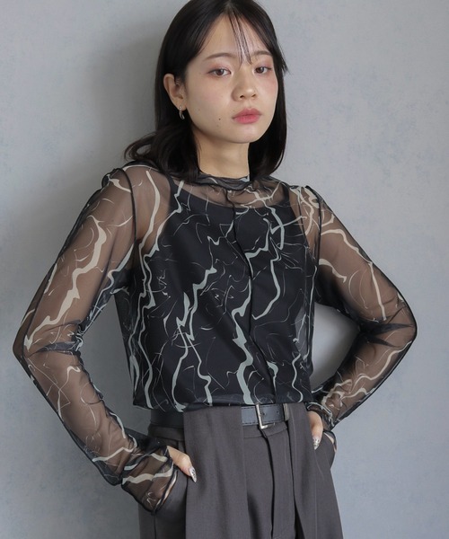 cheriella(シェリエラ)の「【cheriella】累計6000枚販売!!フィンガーホールマーブルハイネックシアートップス長袖 OVER 6000 SOLD! FINGER HOLE MARBLE HIGH-NECK SHEER LONG TOPS(Tシャツ/カットソー・レディース・グレー/ブルーグリーン/ワイン/グレイッシュベージュ/ブラック/ブルー・M)」の11枚目の写真