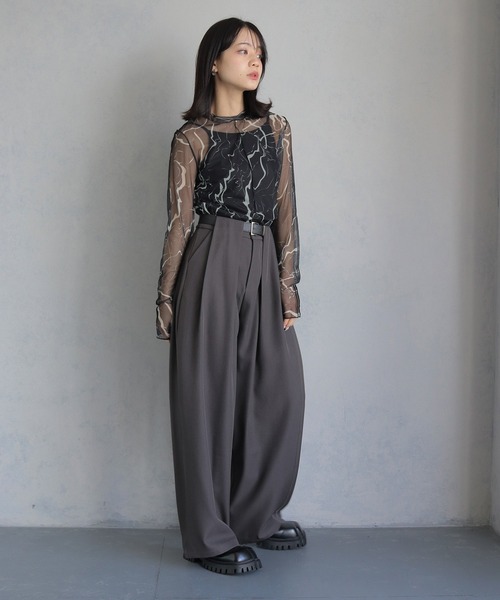 cheriella(シェリエラ)の「【cheriella】累計6000枚販売!!フィンガーホールマーブルハイネックシアートップス長袖 OVER 6000 SOLD! FINGER HOLE MARBLE HIGH-NECK SHEER LONG TOPS(Tシャツ/カットソー・レディース・グレー/ブルーグリーン/ワイン/グレイッシュベージュ/ブラック/ブルー・M)」の17枚目の写真