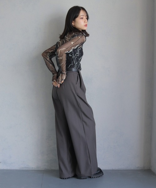 cheriella(シェリエラ)の「【cheriella】累計6000枚販売!!フィンガーホールマーブルハイネックシアートップス長袖 OVER 6000 SOLD! FINGER HOLE MARBLE HIGH-NECK SHEER LONG TOPS(Tシャツ/カットソー・レディース・グレー/ブルーグリーン/ワイン/グレイッシュベージュ/ブラック/ブルー・M)」の18枚目の写真