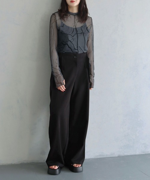 cheriella(シェリエラ)の「【cheriella】累計6000枚販売!!フィンガーホールマーブルハイネックシアートップス長袖 OVER 6000 SOLD! FINGER HOLE MARBLE HIGH-NECK SHEER LONG TOPS(Tシャツ/カットソー・レディース・グレー/ブルーグリーン/ワイン/グレイッシュベージュ/ブラック/ブルー・M)」の20枚目の写真