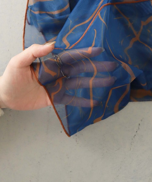 cheriella(シェリエラ)の「【cheriella】累計6000枚販売!!フィンガーホールマーブルハイネックシアートップス長袖 OVER 6000 SOLD! FINGER HOLE MARBLE HIGH-NECK SHEER LONG TOPS(Tシャツ/カットソー・レディース・グレー/ブルーグリーン/ワイン/グレイッシュベージュ/ブラック/ブルー・M)」の9枚目の写真