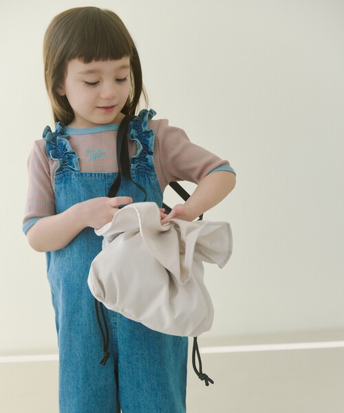 green label relaxing（グリーンレーベルリラクシング）の「フリル 巾着 ポシェット（ショルダーバッグ・キッズ・ブラック/ライラック/ナチュラル・FREE）」の2枚目の写真