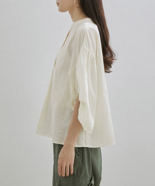 SALON adam et rope'（サロン アダム エ ロペ）の「【ZOZOTOWN限定】パフスリーブスキッパーブラウス（シャツ/ブラウス・レディース・ホワイト/ライトブルー/ネイビー/カーキ/スモークピンク/ライトベージュ・マルチサイズ）」の8枚目の写真