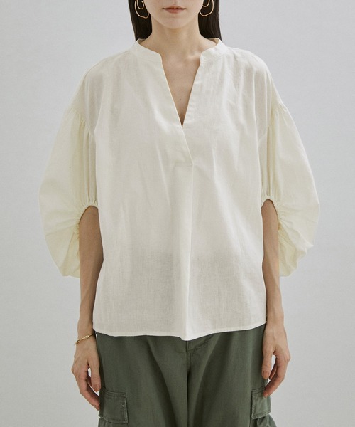 SALON adam et rope'（サロン アダム エ ロペ）の「【ZOZOTOWN限定】パフスリーブスキッパーブラウス（シャツ/ブラウス・レディース・ホワイト/ライトブルー/ネイビー/カーキ/スモークピンク/ライトベージュ・マルチサイズ）」の10枚目の写真