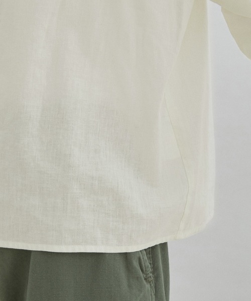 SALON adam et rope'（サロン アダム エ ロペ）の「【ZOZOTOWN限定】パフスリーブスキッパーブラウス（シャツ/ブラウス・レディース・ホワイト/ライトブルー/ネイビー/カーキ/スモークピンク/ライトベージュ・マルチサイズ）」の13枚目の写真