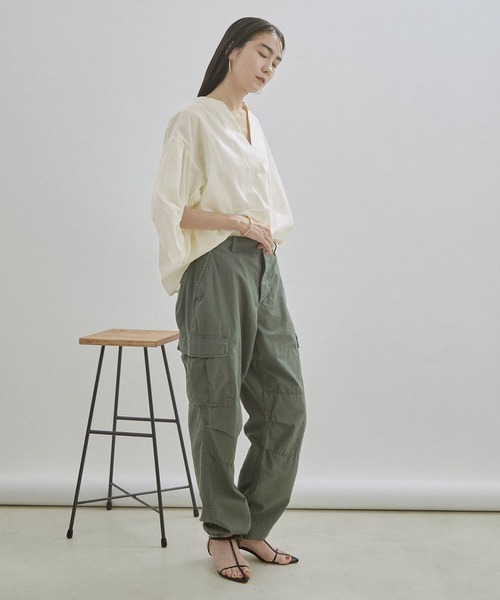 SALON adam et rope'（サロン アダム エ ロペ）の「【ZOZOTOWN限定】パフスリーブスキッパーブラウス（シャツ/ブラウス・レディース・ホワイト/ライトブルー/ネイビー/カーキ/スモークピンク/ライトベージュ・マルチサイズ）」の14枚目の写真