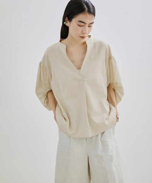 SALON adam et rope'（サロン アダム エ ロペ）の「【ZOZOTOWN限定】パフスリーブスキッパーブラウス（シャツ/ブラウス・レディース・ホワイト/ライトブルー/ネイビー/カーキ/スモークピンク/ライトベージュ・マルチサイズ）」の21枚目の写真
