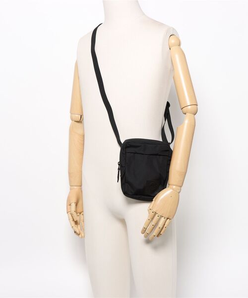 Mammut(マムート)の「《MAMMUT (マムート)》Xeron Pouch 1(ショルダーバッグ・メンズ・ベージュ/ブラック・FREE)」の4枚目の写真