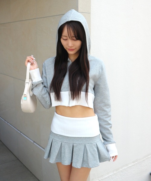 ALLuRing ChaRm(アリュリングチャーム)の「【2点セット】Bycolor Hoodie Set Up / バイカラーフーディーセットアップ(パーカー・レディース・グレー/ブラック・FREE)」の9枚目の写真