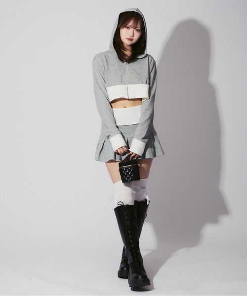ALLuRing ChaRm(アリュリングチャーム)の「【2点セット】Bycolor Hoodie Set Up / バイカラーフーディーセットアップ(パーカー・レディース・グレー/ブラック・FREE)」の15枚目の写真