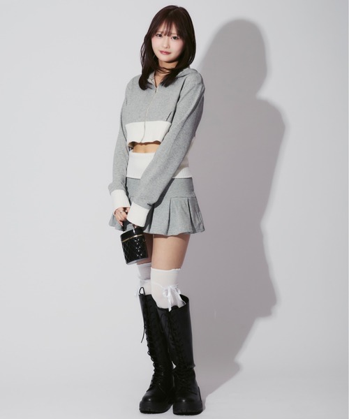 ALLuRing ChaRm(アリュリングチャーム)の「【2点セット】Bycolor Hoodie Set Up / バイカラーフーディーセットアップ(パーカー・レディース・グレー/ブラック・FREE)」の17枚目の写真