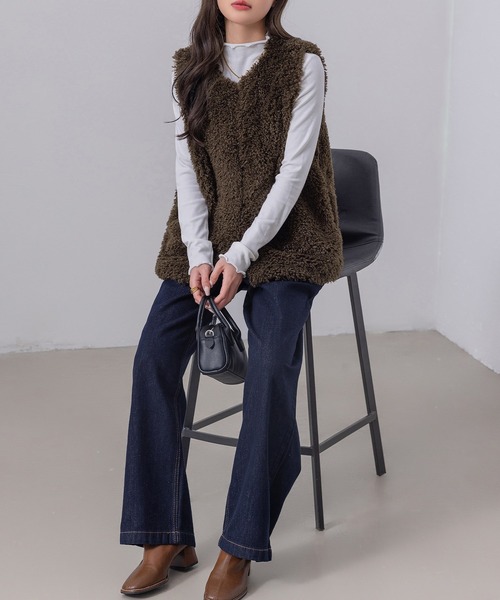 DAY CLOSET（デイ クローゼット）の「【裏地付き/腰周りサイジング】一点投入でコーデ格上げ。モコモコプードルファーベスト/ジレ レディース（ベスト・レディース・ベージュ/ブラック/ブラウン/アイボリー・FREE）」の20枚目の写真