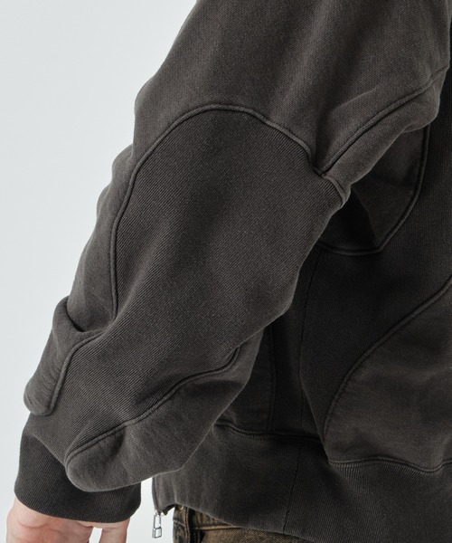 NVRFRGT(ネヴァーフォーゲット)の「PANELLED ZIP UP HOODIE(パーカー・メンズ・ブラック/ダークグレー・2/1)」の13枚目の写真