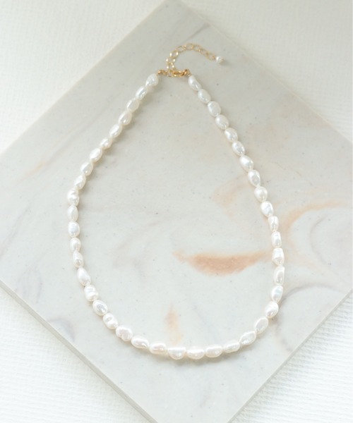 NOIR DE POUPEE(ノワールドプーペ)の「beau temps K14GF 淡水パール バロックショート ネックレス(ネックレス・レディース・ホワイト・FREE)」の8枚目の写真