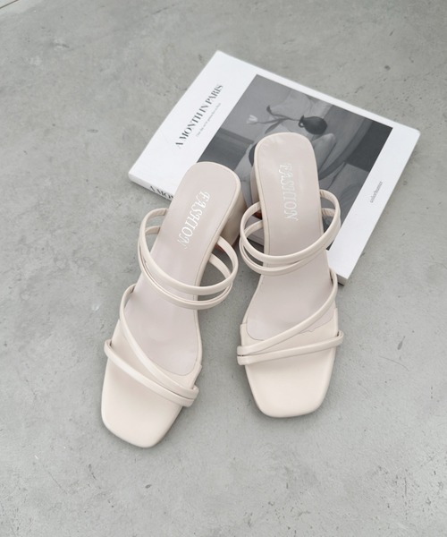 CLEA(クレア)の「ナローストラップサンダル(サンダル・レディース・ブラック/アイボリー・23.5cm/24.5/23.5/24.5cm)」の11枚目の写真